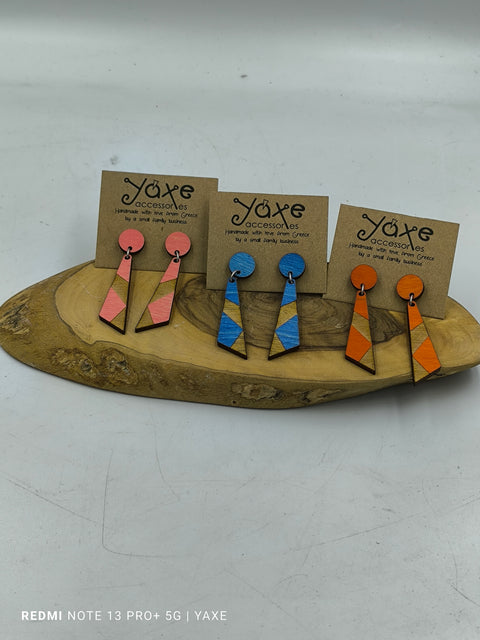 Polygon earrings of real oak wood