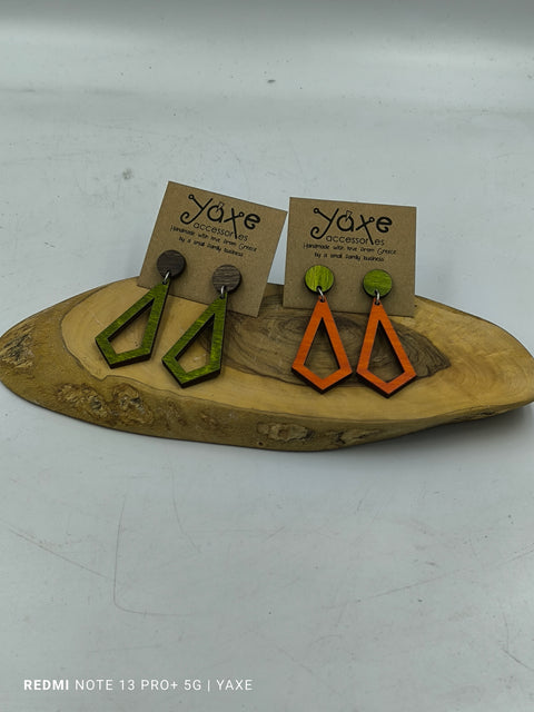 Empty rhombus earrings of real oak wood