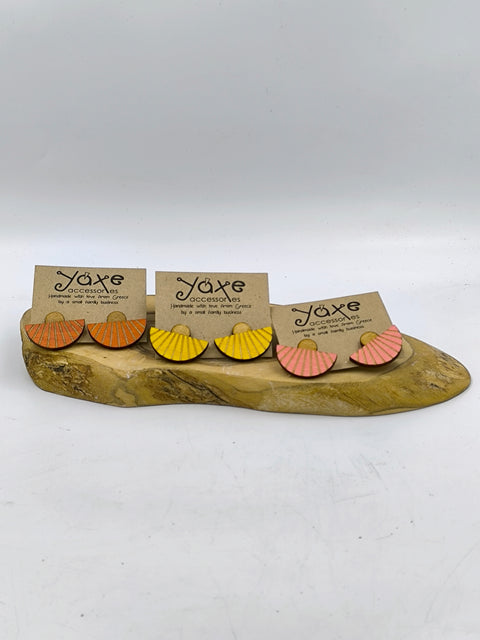 Theatre earrings of real oak wood