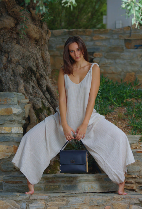 Black vachetta leather top handle bag with olive treee wood