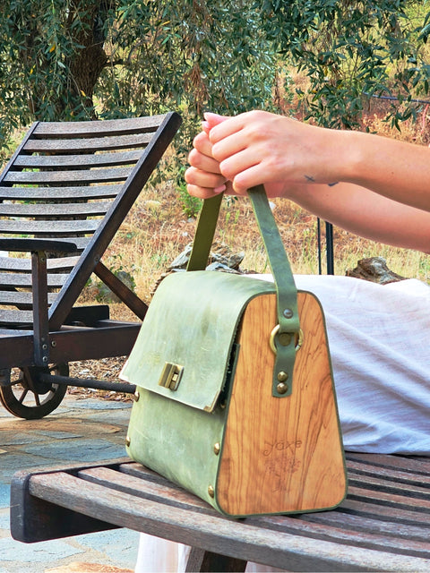 Green oil leather top handle bag and olive treee wood - Handmade bags & jewelry 