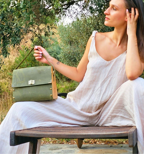 Green oil leather top handle bag and olive treee wood - Handmade bags & jewelry 