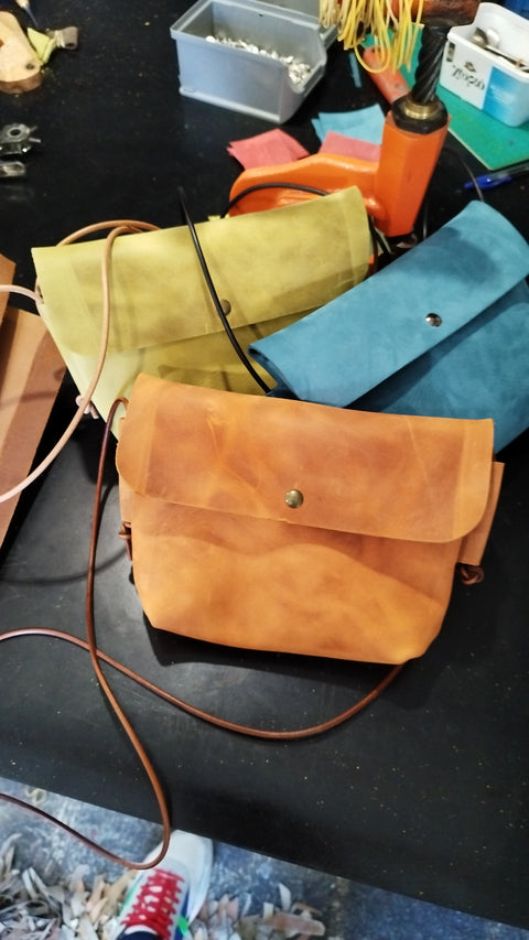 Crossbody women's bag in orange leather colour