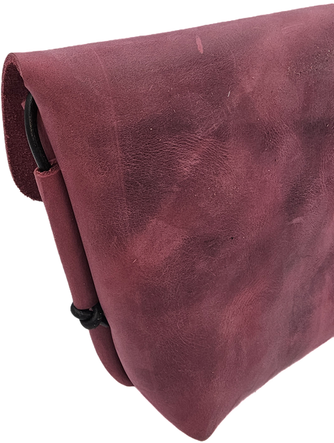 Crossbody women's bag in magenta leather colour