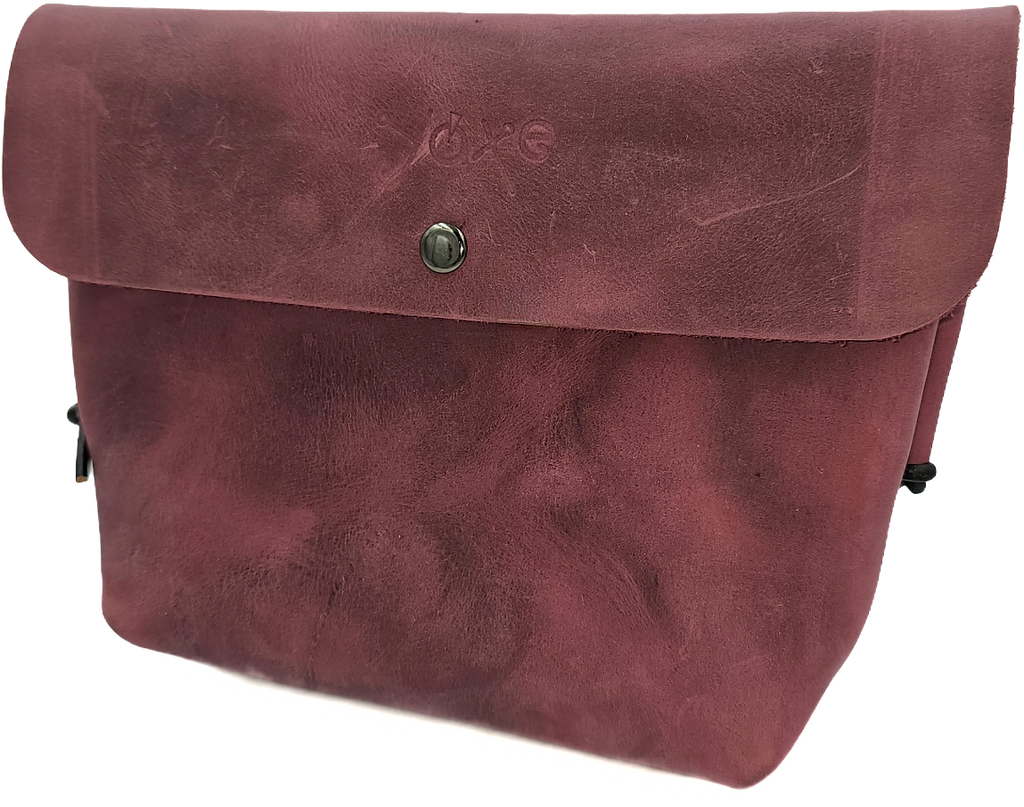 Crossbody women's bag in magenta leather colour