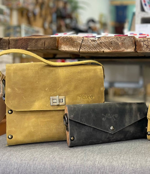Yellow oil leather top handle bag and olive treee wood - Handmade bags & jewelry 