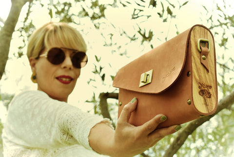 Whisky brown women bag from wood and leather